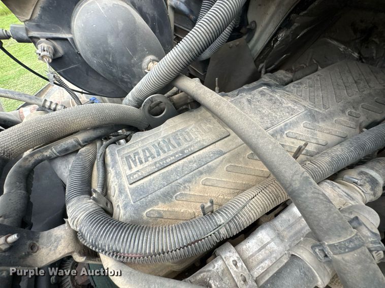 image for item DU9229 2011 International 4400 fuel truck