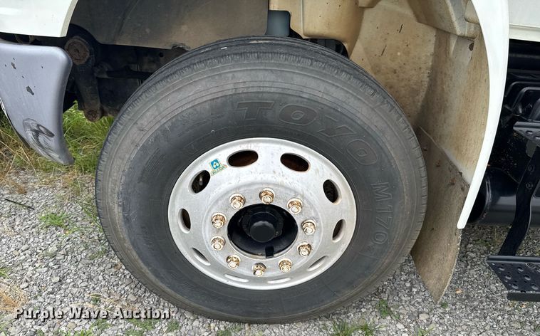 image for item DU9229 2011 International 4400 fuel truck