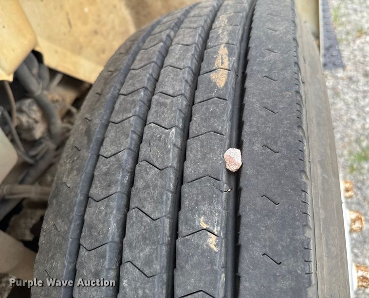 image for item DU9229 2011 International 4400 fuel truck