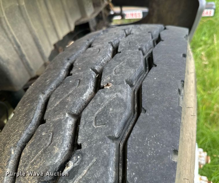 image for item DU9229 2011 International 4400 fuel truck