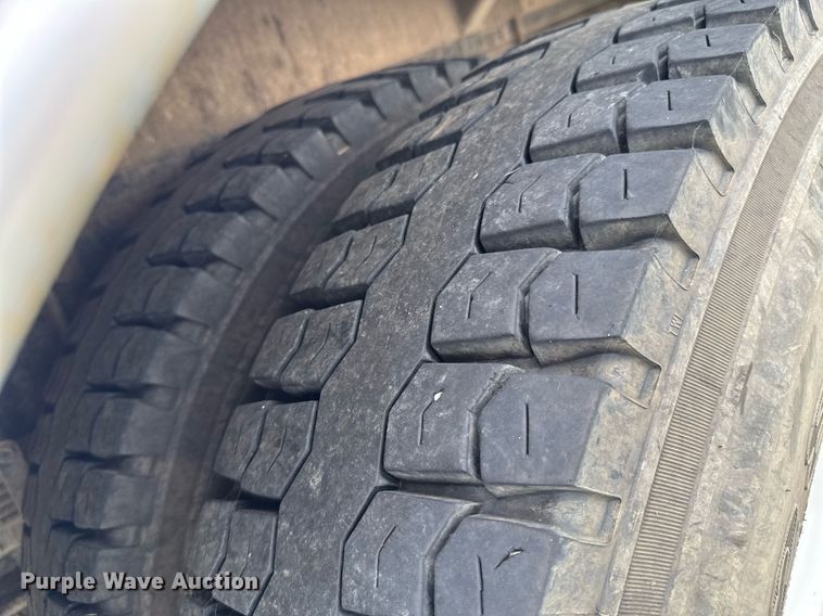 image for item DU9229 2011 International 4400 fuel truck