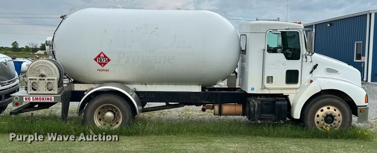 image for item DU9230 1999 Kenworth propane delivery truck