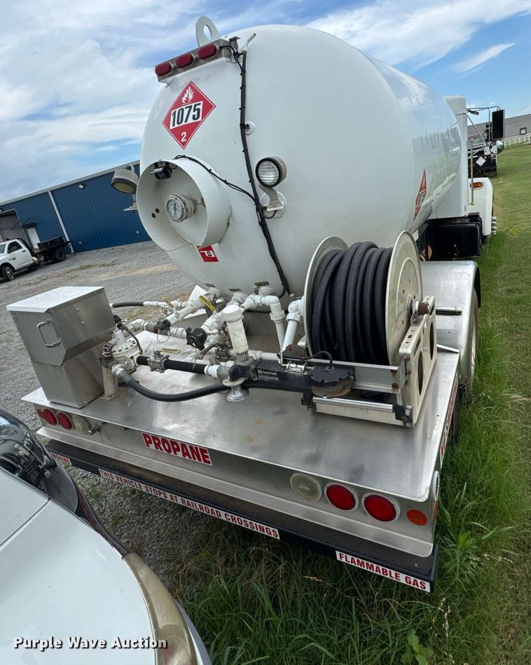 image for item DU9230 1999 Kenworth propane delivery truck