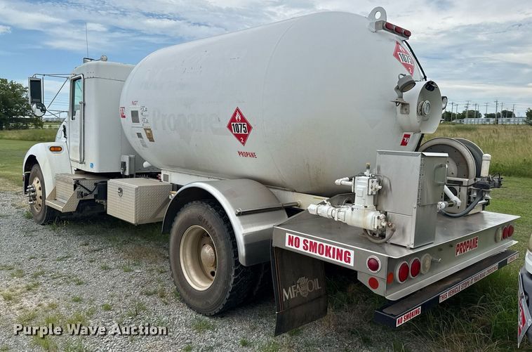 image for item DU9230 1999 Kenworth propane delivery truck