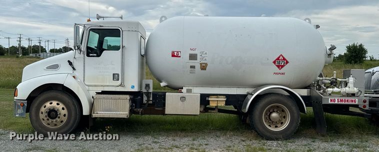 image for item DU9230 1999 Kenworth propane delivery truck