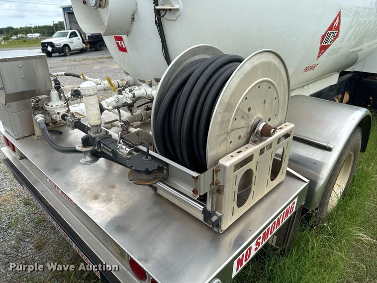 image for item DU9230 1999 Kenworth propane delivery truck