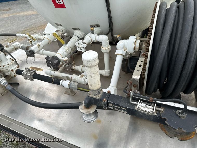 image for item DU9230 1999 Kenworth propane delivery truck