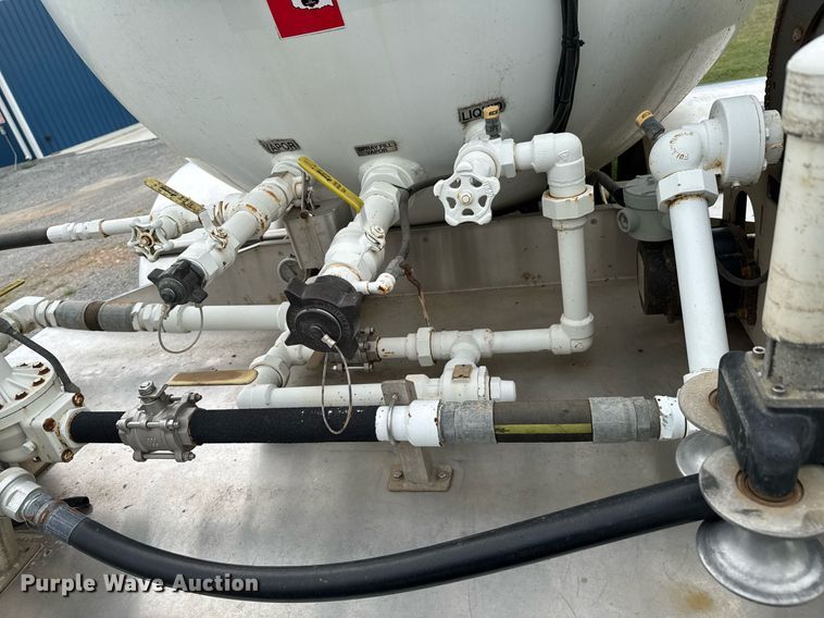 image for item DU9230 1999 Kenworth propane delivery truck