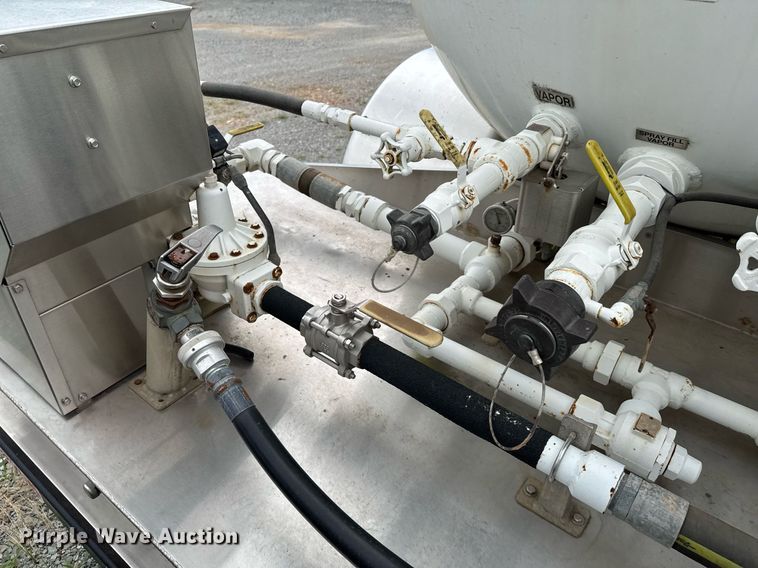 image for item DU9230 1999 Kenworth propane delivery truck