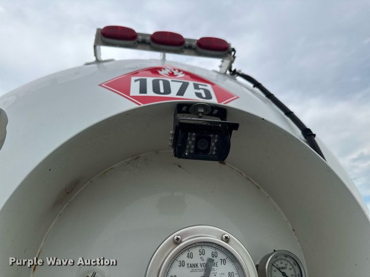 image for item DU9230 1999 Kenworth propane delivery truck