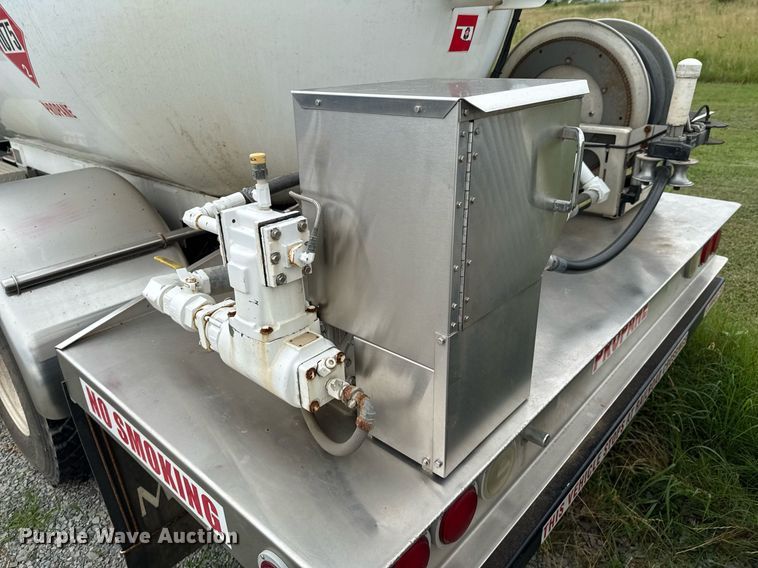 image for item DU9230 1999 Kenworth propane delivery truck