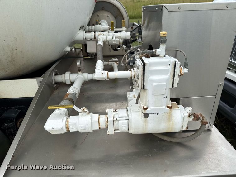 image for item DU9230 1999 Kenworth propane delivery truck