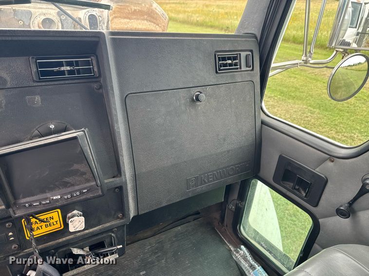 image for item DU9230 1999 Kenworth propane delivery truck