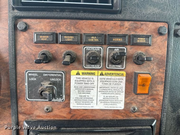 image for item DU9230 1999 Kenworth propane delivery truck