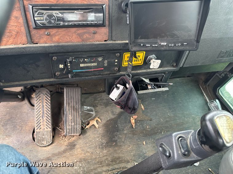 image for item DU9230 1999 Kenworth propane delivery truck