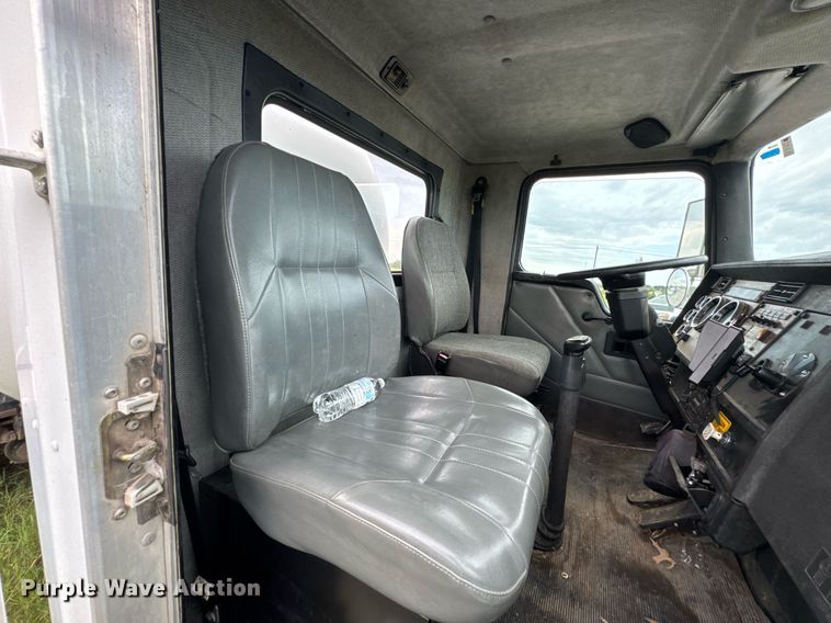 image for item DU9230 1999 Kenworth propane delivery truck