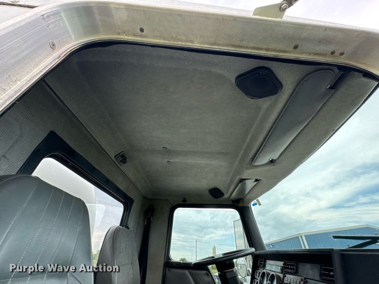 image for item DU9230 1999 Kenworth propane delivery truck