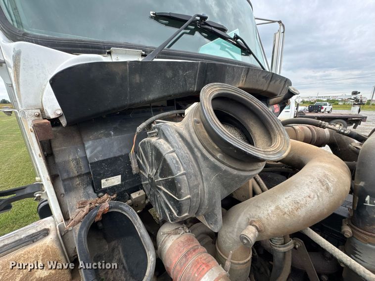 image for item DU9230 1999 Kenworth propane delivery truck