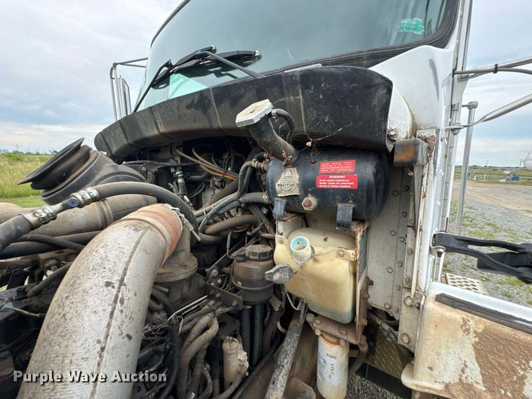 image for item DU9230 1999 Kenworth propane delivery truck