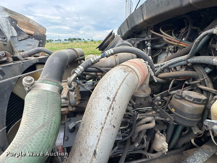 image for item DU9230 1999 Kenworth propane delivery truck