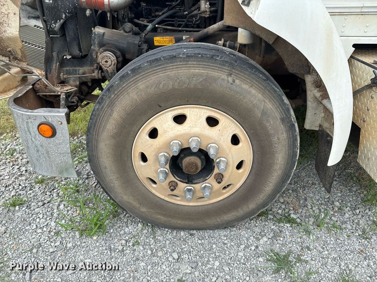 image for item DU9230 1999 Kenworth propane delivery truck