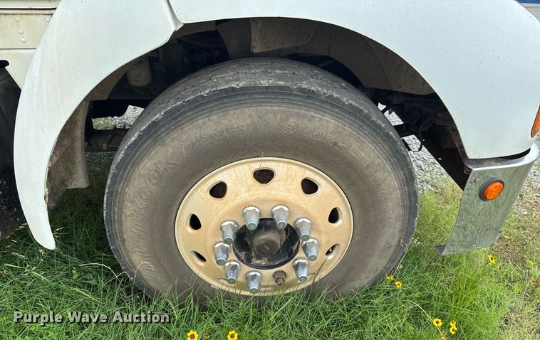 image for item DU9230 1999 Kenworth propane delivery truck