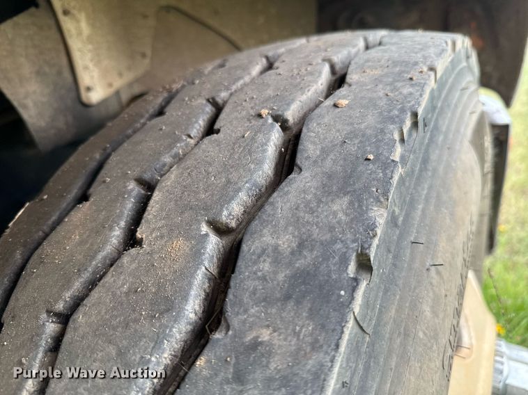 image for item DU9230 1999 Kenworth propane delivery truck