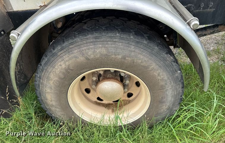 image for item DU9230 1999 Kenworth propane delivery truck