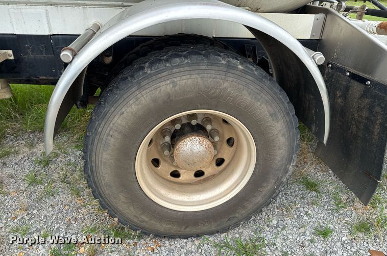 image for item DU9230 1999 Kenworth propane delivery truck