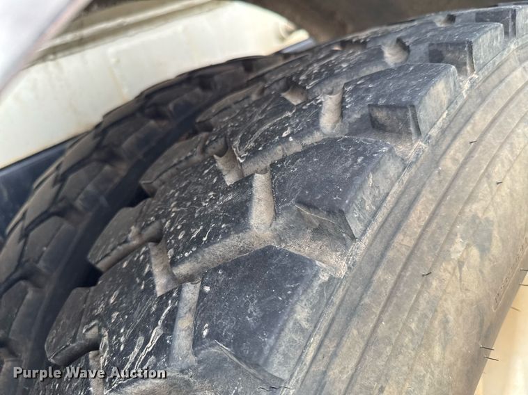 image for item DU9230 1999 Kenworth propane delivery truck