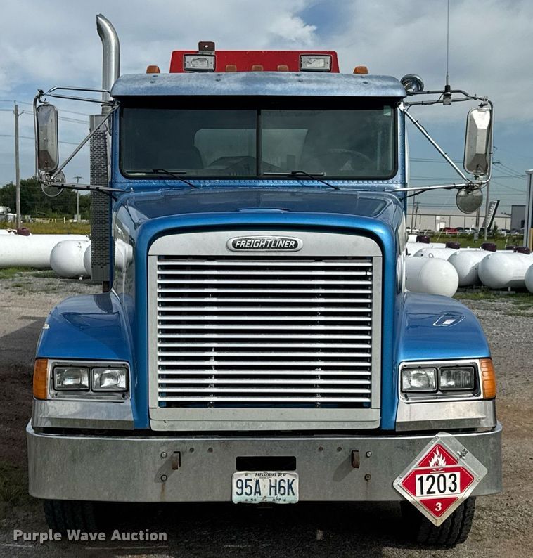 image for item DU9232 1998 Freightliner Conventional fuel truck