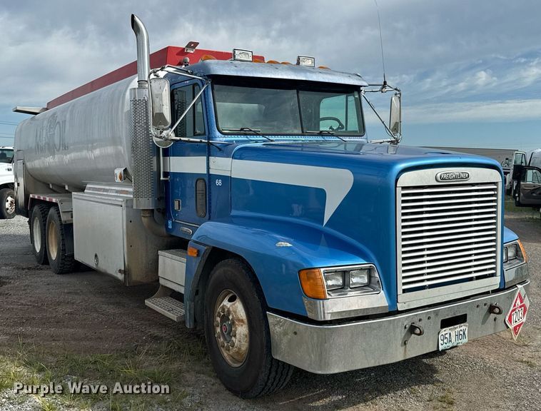 image for item DU9232 1998 Freightliner Conventional fuel truck