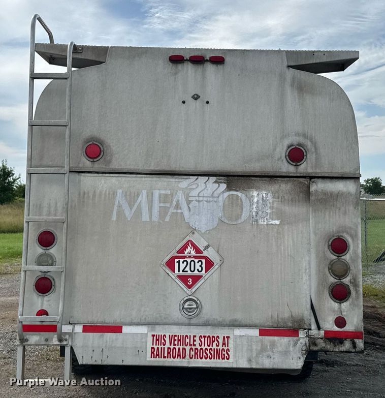 image for item DU9232 1998 Freightliner Conventional fuel truck