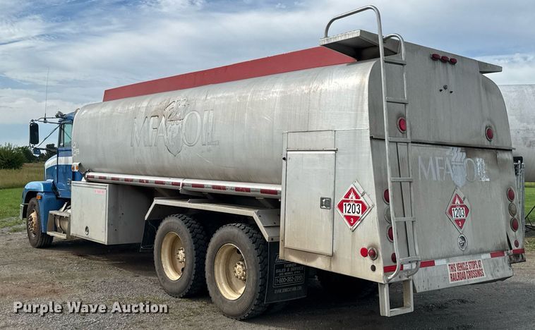 image for item DU9232 1998 Freightliner Conventional fuel truck