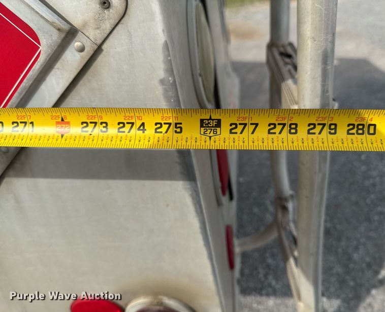 image for item DU9232 1998 Freightliner Conventional fuel truck