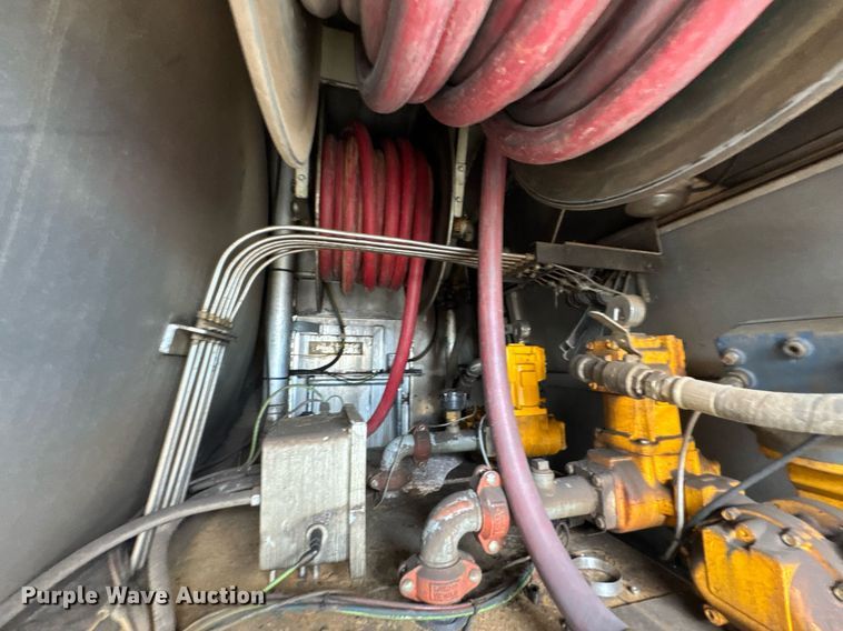 image for item DU9232 1998 Freightliner Conventional fuel truck