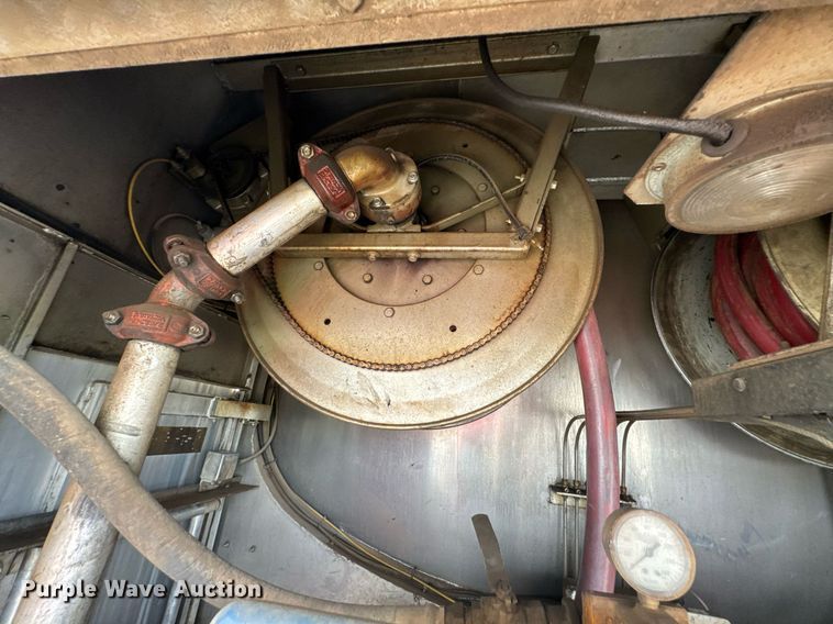 image for item DU9232 1998 Freightliner Conventional fuel truck