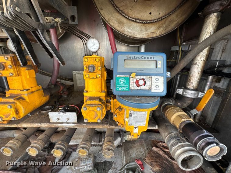 image for item DU9232 1998 Freightliner Conventional fuel truck