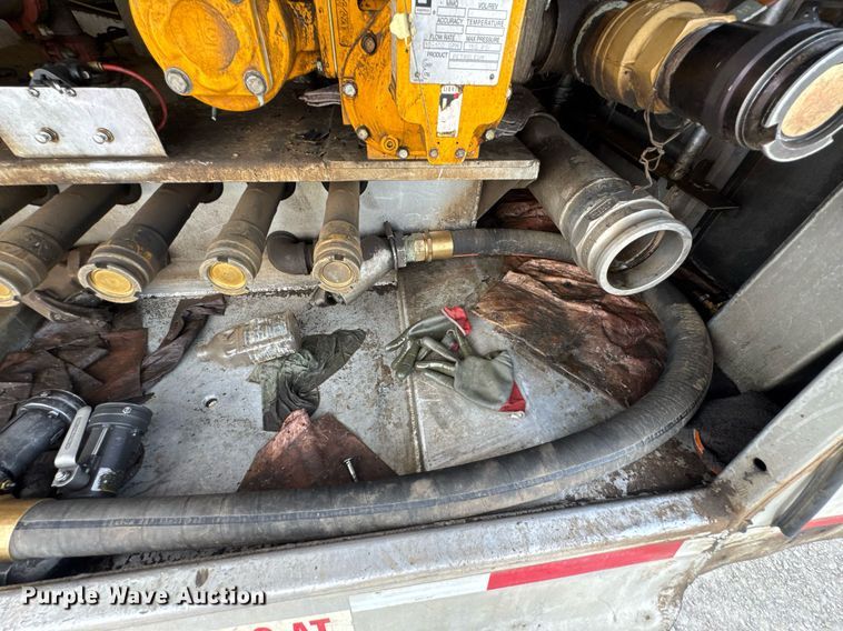 image for item DU9232 1998 Freightliner Conventional fuel truck