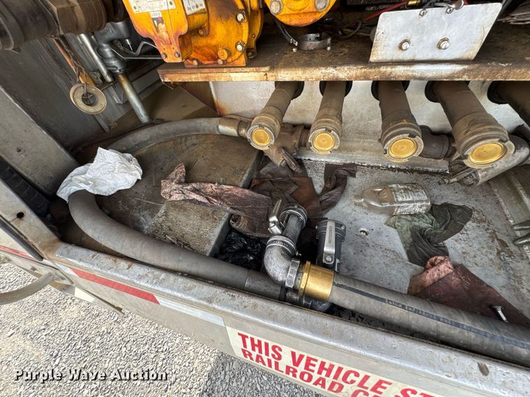 image for item DU9232 1998 Freightliner Conventional fuel truck