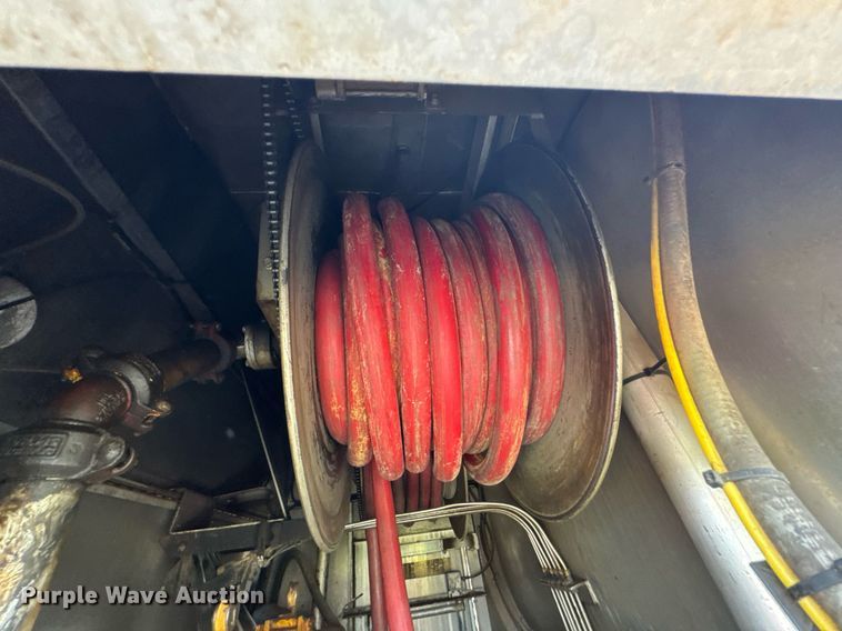 image for item DU9232 1998 Freightliner Conventional fuel truck