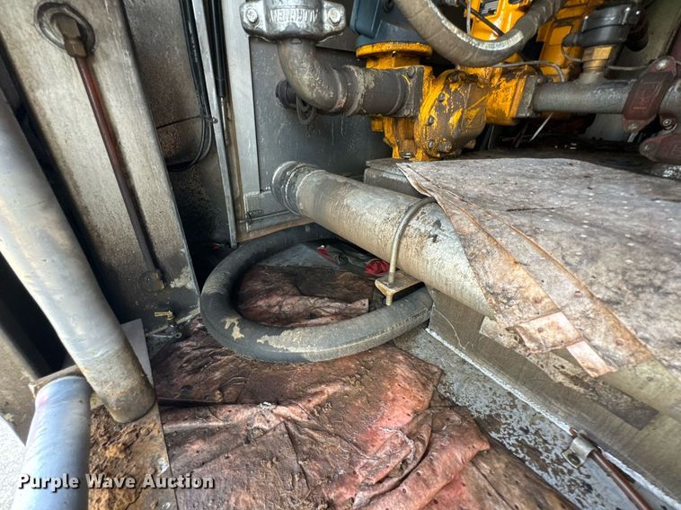 image for item DU9232 1998 Freightliner Conventional fuel truck