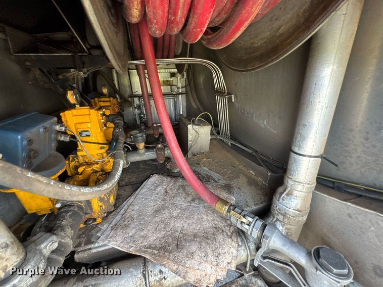 image for item DU9232 1998 Freightliner Conventional fuel truck