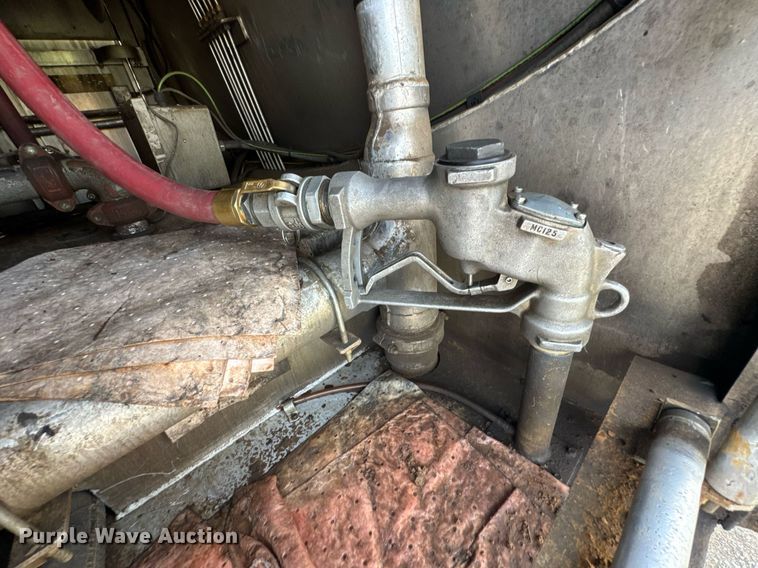 image for item DU9232 1998 Freightliner Conventional fuel truck