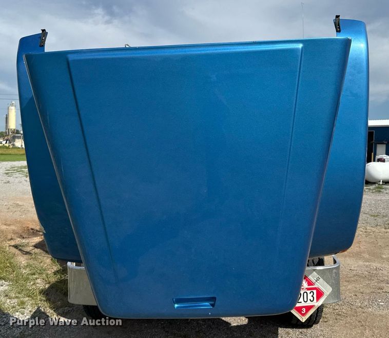 image for item DU9232 1998 Freightliner Conventional fuel truck