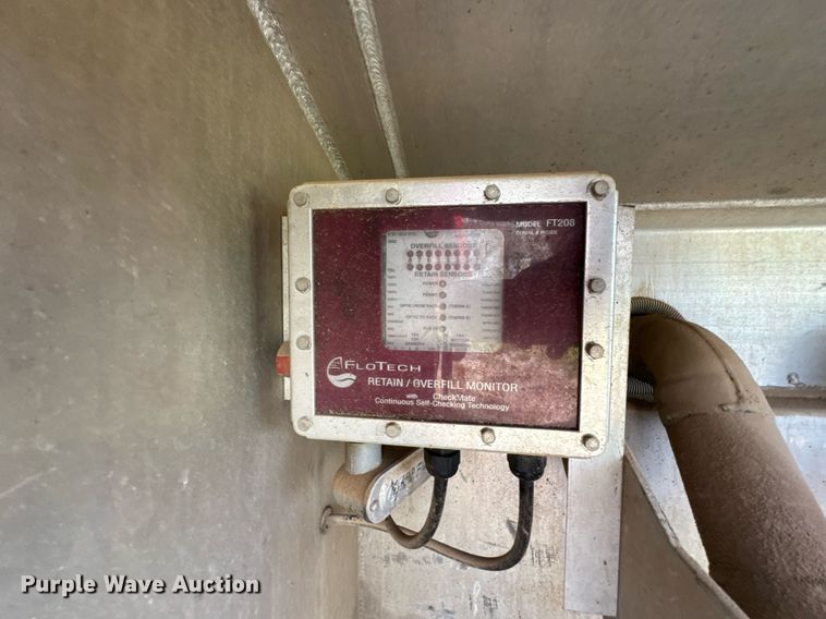 image for item DU9232 1998 Freightliner Conventional fuel truck