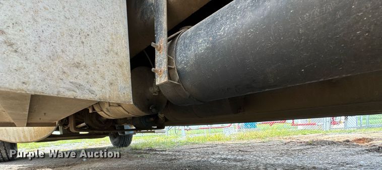 image for item DU9232 1998 Freightliner Conventional fuel truck