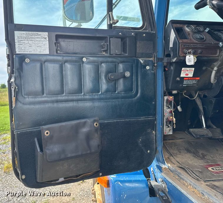 image for item DU9232 1998 Freightliner Conventional fuel truck