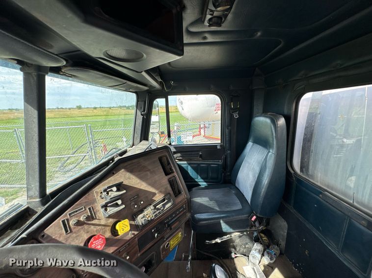 image for item DU9232 1998 Freightliner Conventional fuel truck