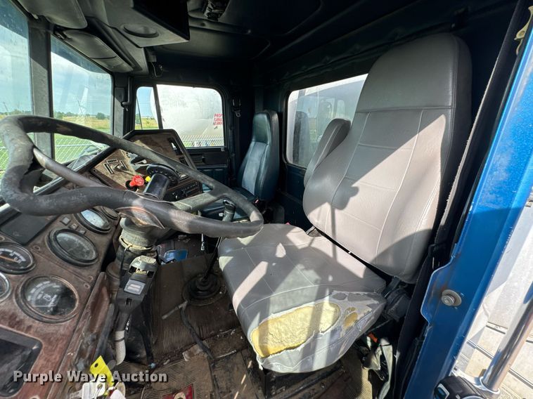 image for item DU9232 1998 Freightliner Conventional fuel truck